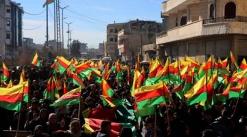 Binlerce Kobanêli devrimin kazanımlarını savunmak için yürüdü